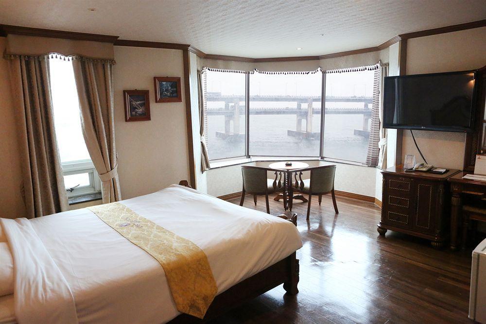 Hotel Castle Beach Puszan Kültér fotó