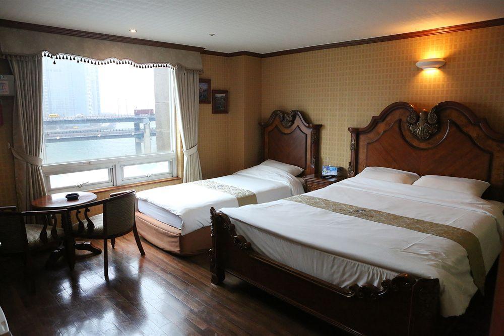 Hotel Castle Beach Puszan Kültér fotó