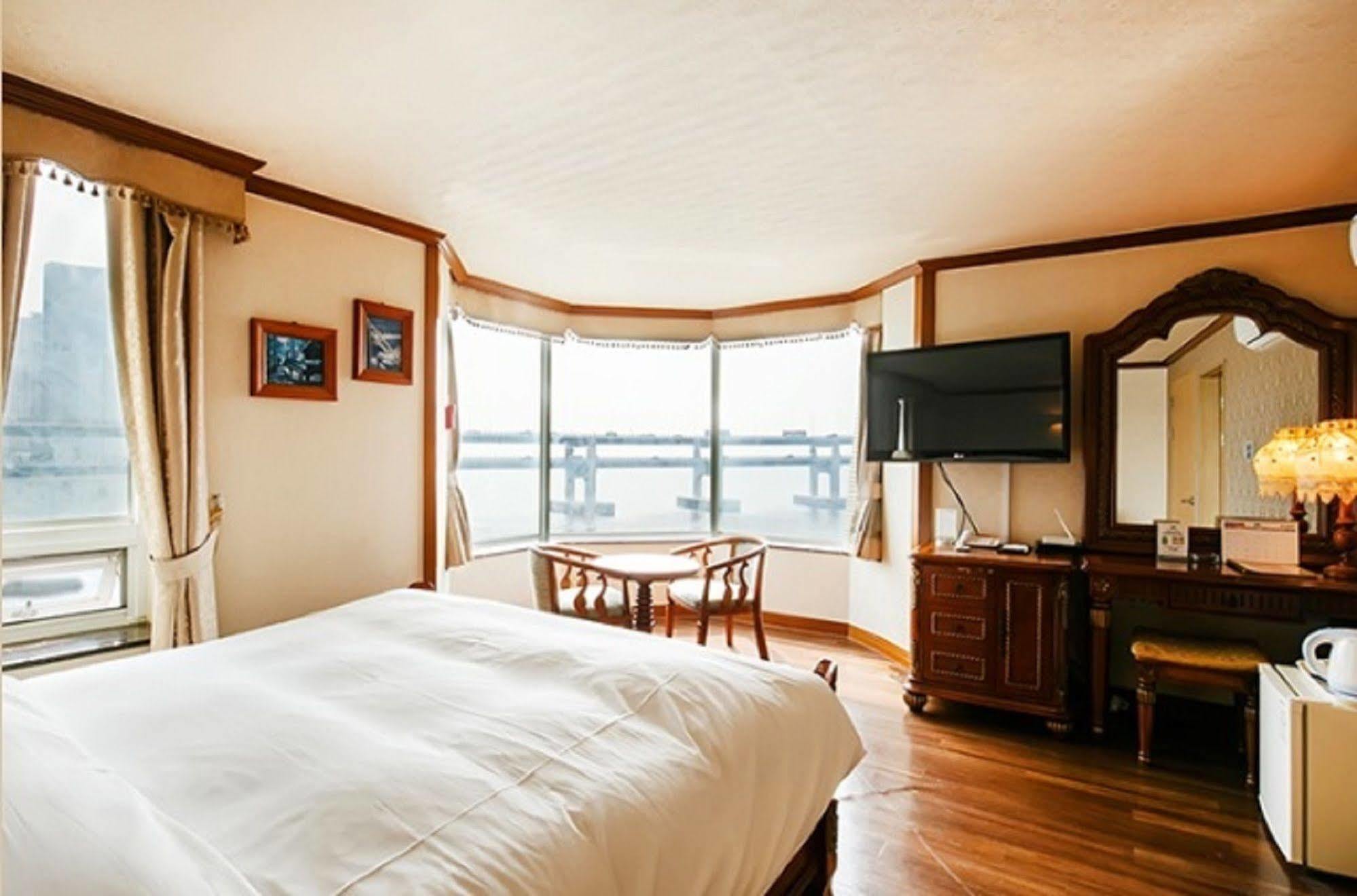 Hotel Castle Beach Puszan Kültér fotó