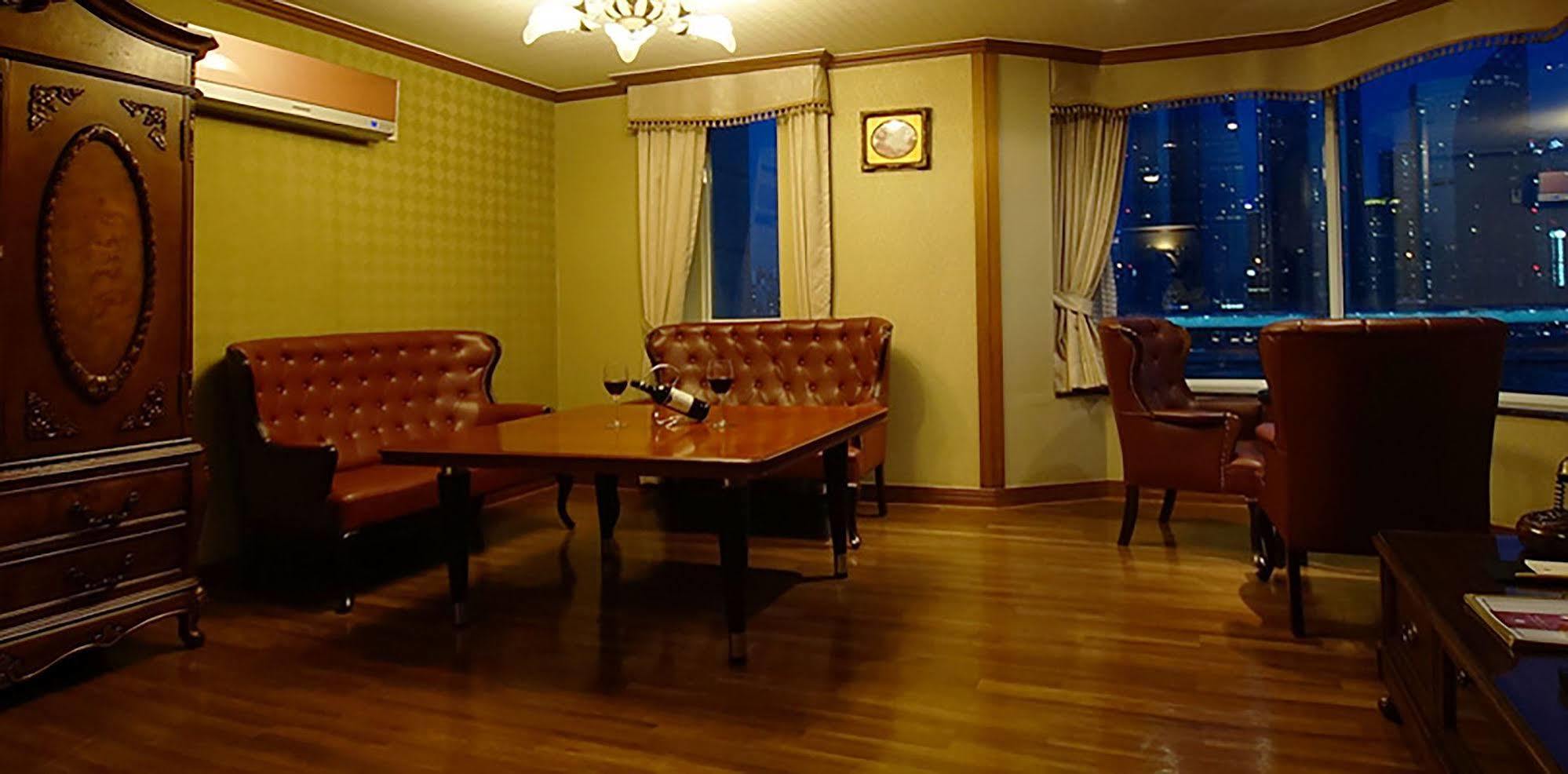 Hotel Castle Beach Puszan Kültér fotó