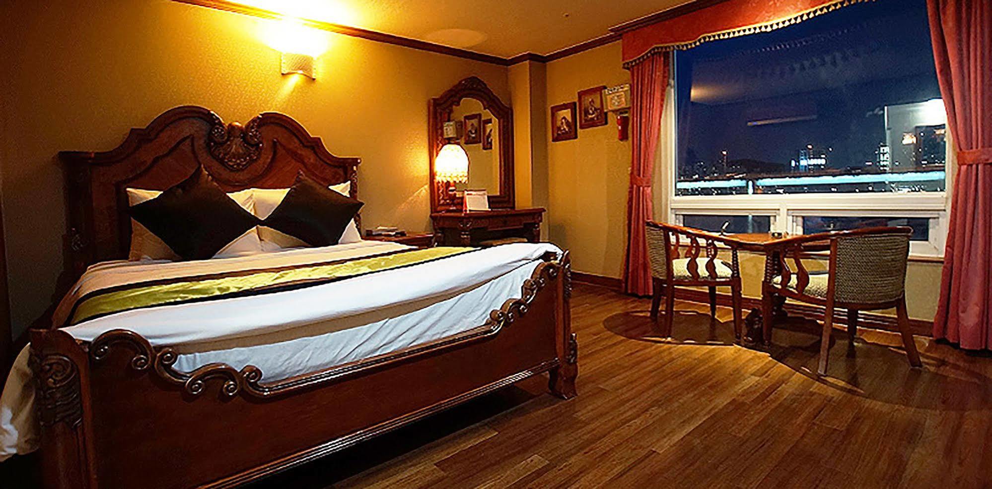 Hotel Castle Beach Puszan Kültér fotó
