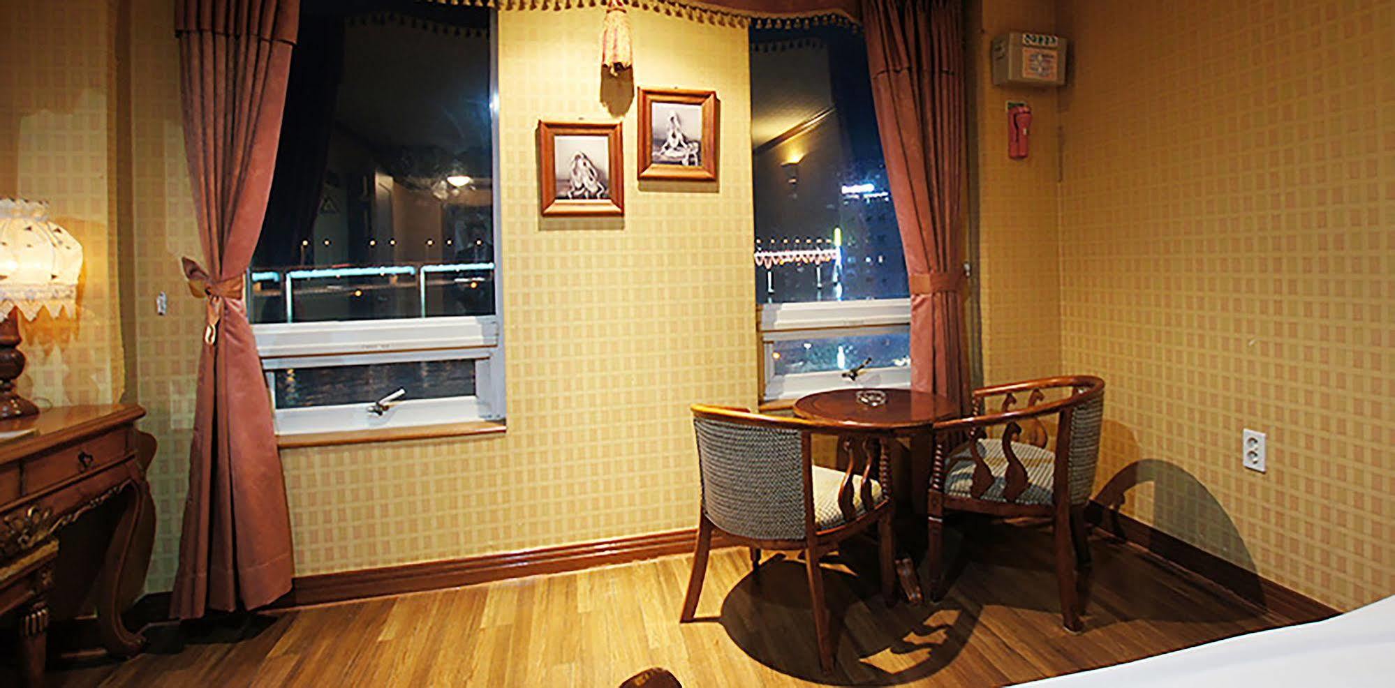 Hotel Castle Beach Puszan Kültér fotó